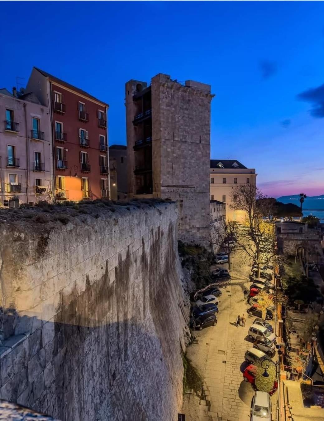 Stupenda Suite A Cagliari Piazza Galilei Eksteriør billede